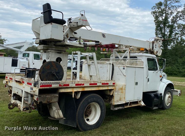 image for item HG9119 2001 International 4700  digger derrick truck
