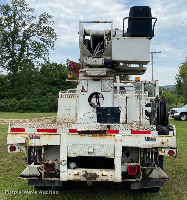 image for item HG9119 2001 International 4700  digger derrick truck