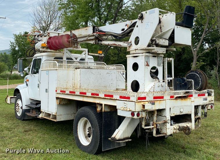 image for item HG9119 2001 International 4700  digger derrick truck