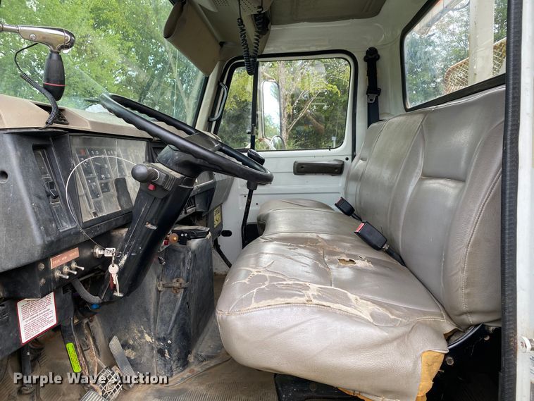 image for item HG9119 2001 International 4700  digger derrick truck