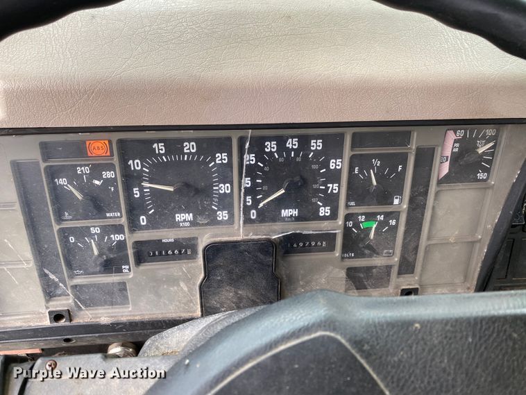 image for item HG9119 2001 International 4700  digger derrick truck