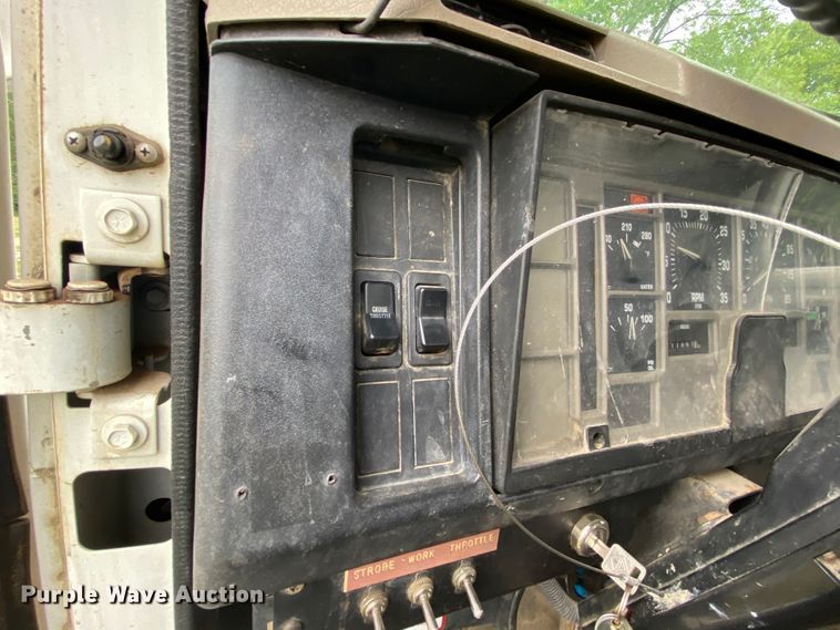 image for item HG9119 2001 International 4700  digger derrick truck