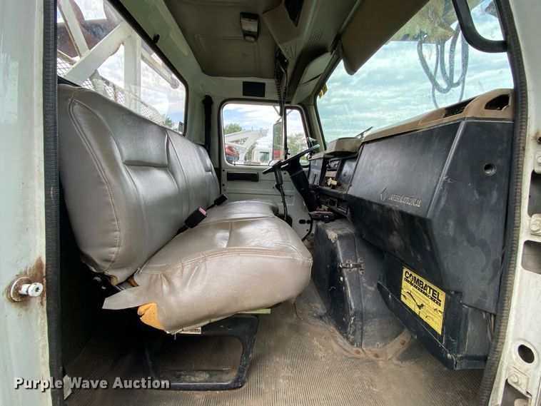 image for item HG9119 2001 International 4700  digger derrick truck