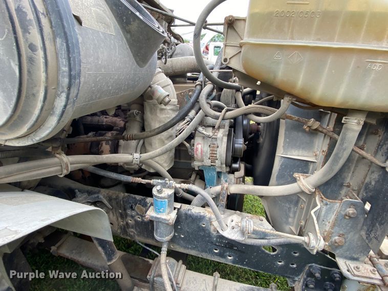 image for item HG9119 2001 International 4700  digger derrick truck