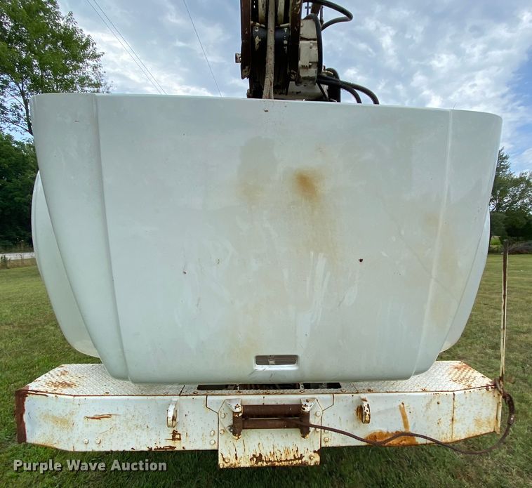 image for item HG9119 2001 International 4700  digger derrick truck