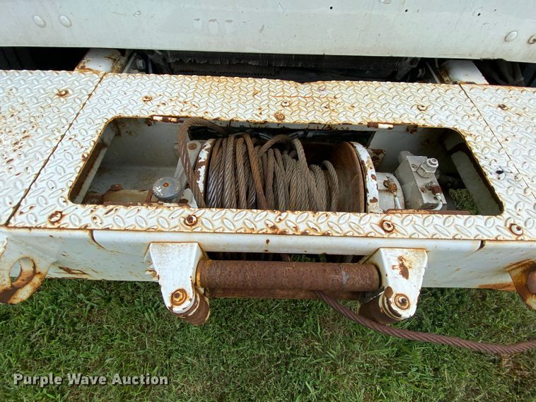 image for item HG9119 2001 International 4700  digger derrick truck