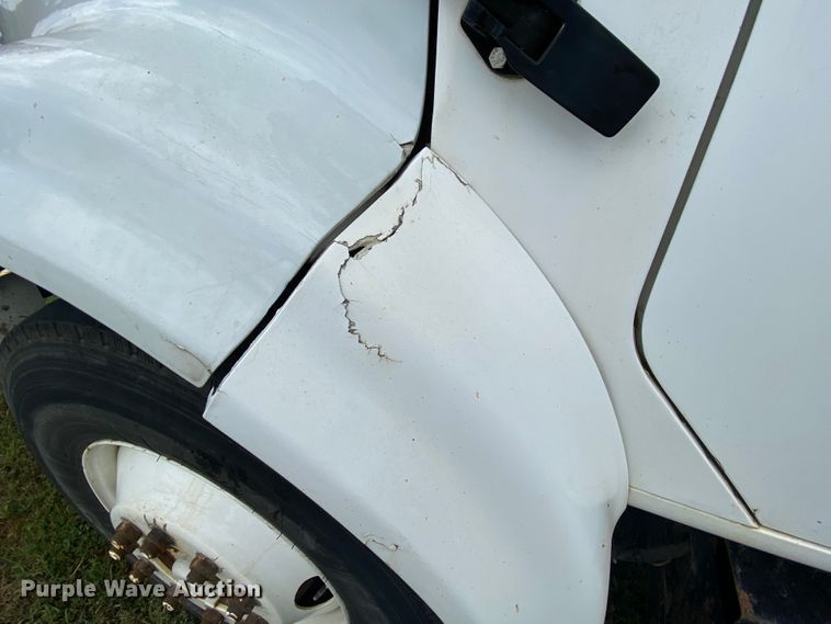 image for item HG9119 2001 International 4700  digger derrick truck