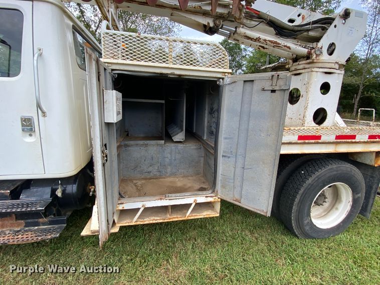 image for item HG9119 2001 International 4700  digger derrick truck