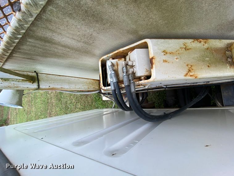 image for item HG9119 2001 International 4700  digger derrick truck