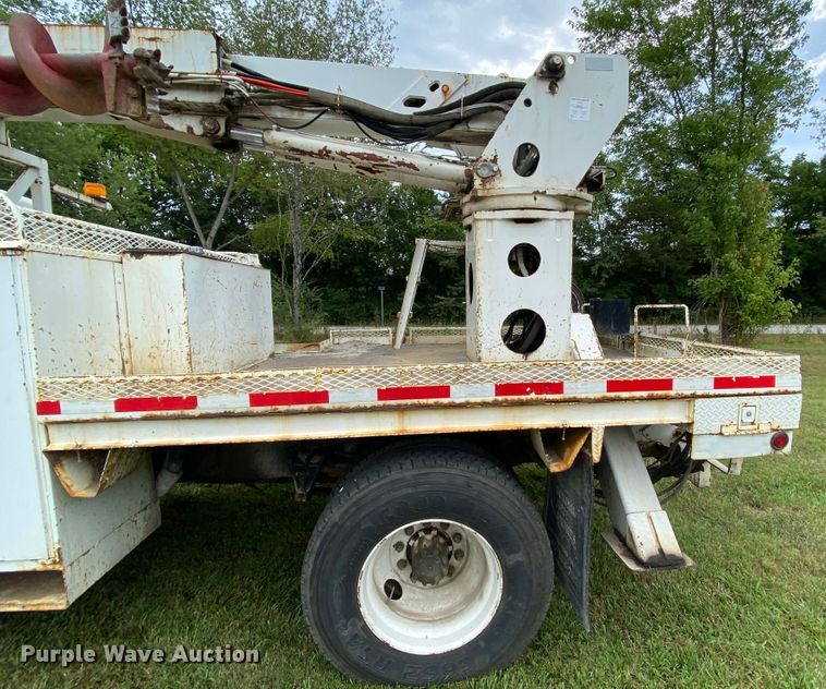 image for item HG9119 2001 International 4700  digger derrick truck