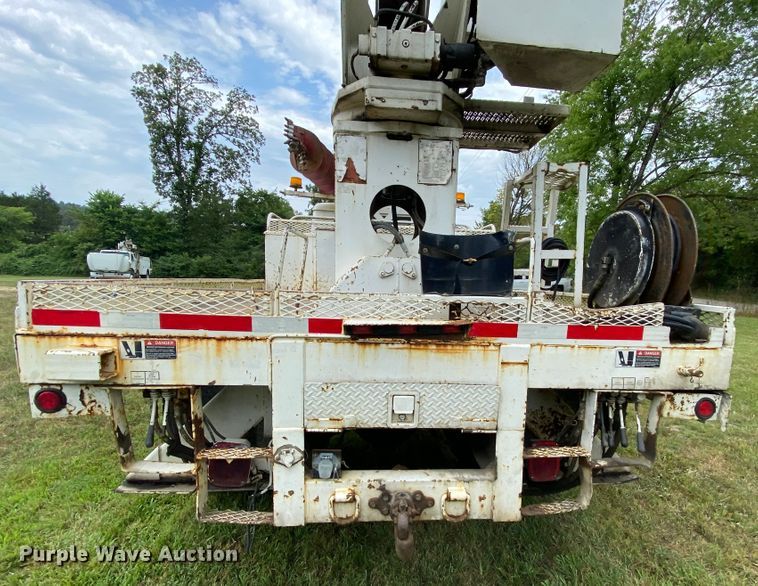 image for item HG9119 2001 International 4700  digger derrick truck