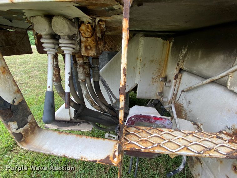 image for item HG9119 2001 International 4700  digger derrick truck