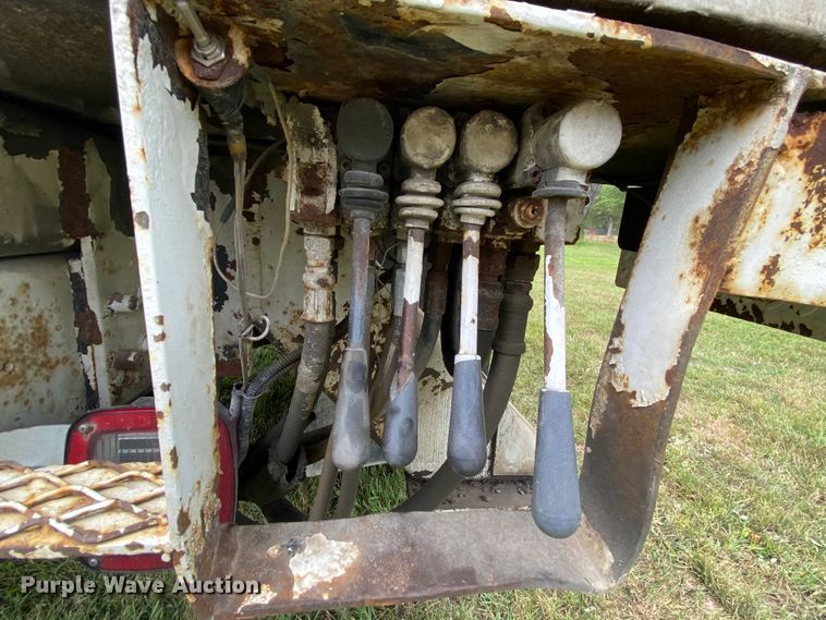 image for item HG9119 2001 International 4700  digger derrick truck