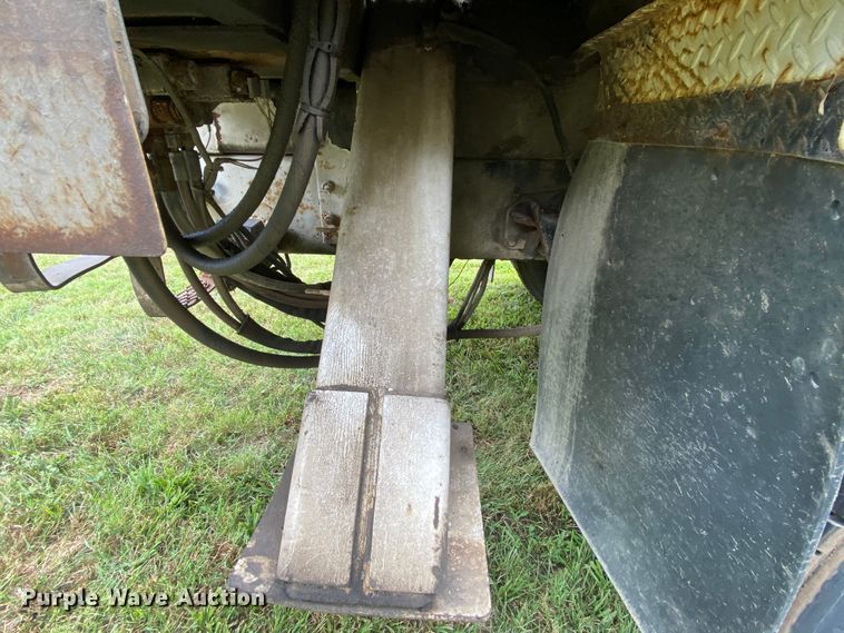 image for item HG9119 2001 International 4700  digger derrick truck