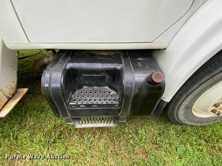 image for item HG9119 2001 International 4700  digger derrick truck