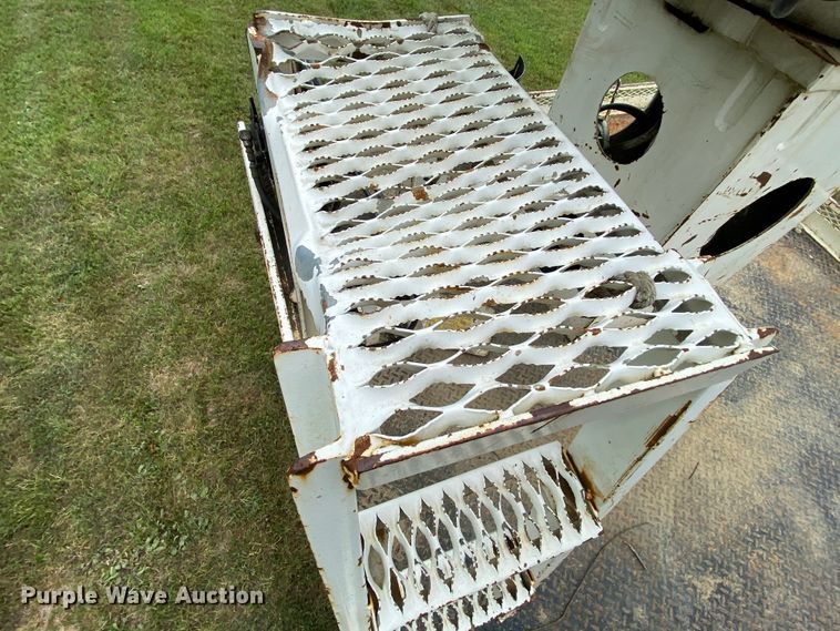 image for item HG9119 2001 International 4700  digger derrick truck