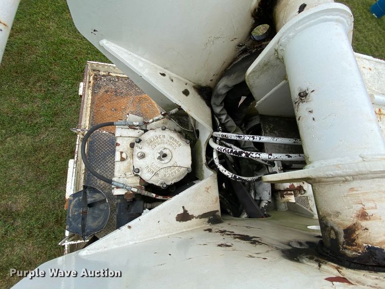 image for item HG9119 2001 International 4700  digger derrick truck