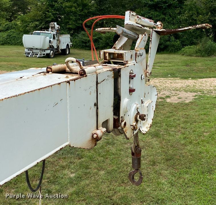 image for item HG9119 2001 International 4700  digger derrick truck