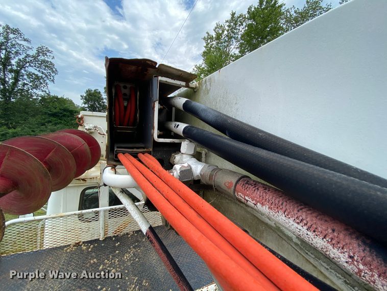 image for item HG9119 2001 International 4700  digger derrick truck