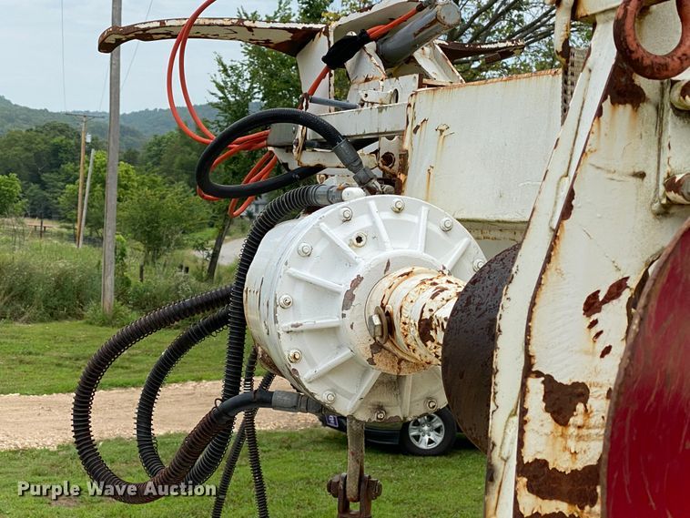 image for item HG9119 2001 International 4700  digger derrick truck