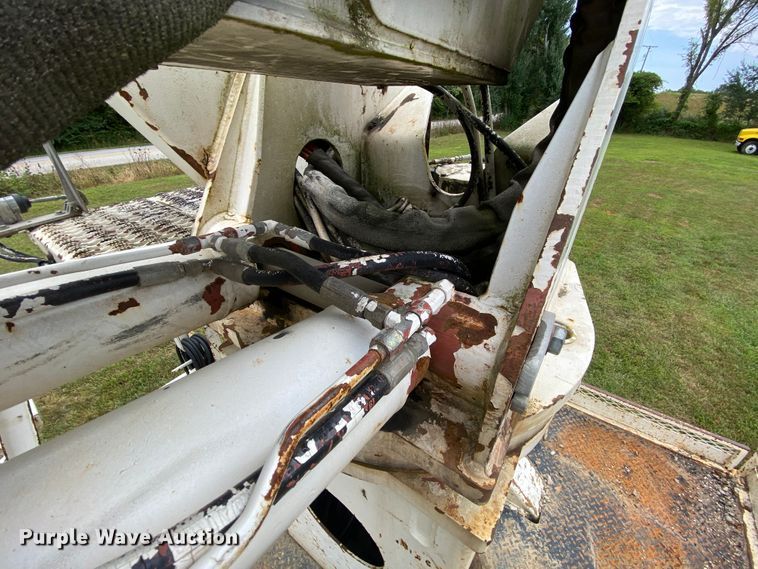 image for item HG9119 2001 International 4700  digger derrick truck