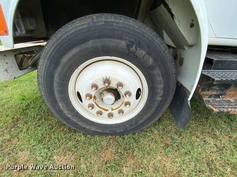 image for item HG9119 2001 International 4700  digger derrick truck