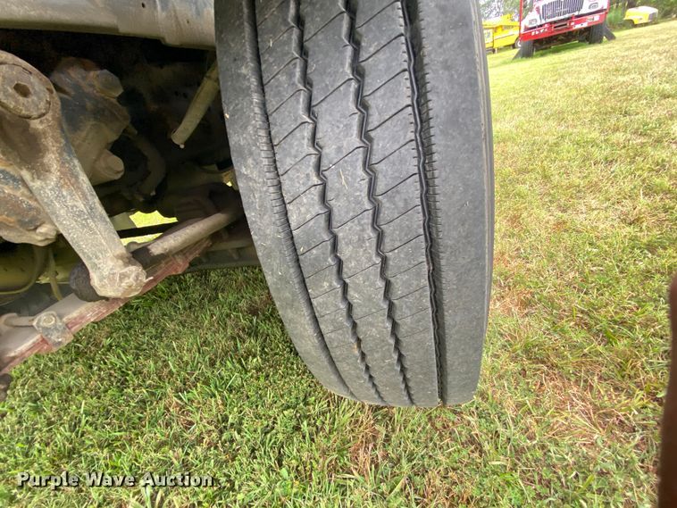 image for item HG9119 2001 International 4700  digger derrick truck