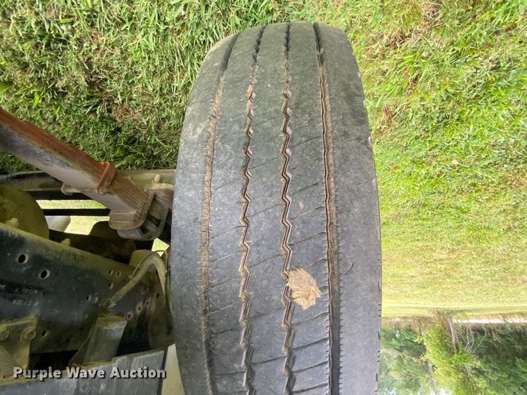 image for item HG9119 2001 International 4700  digger derrick truck