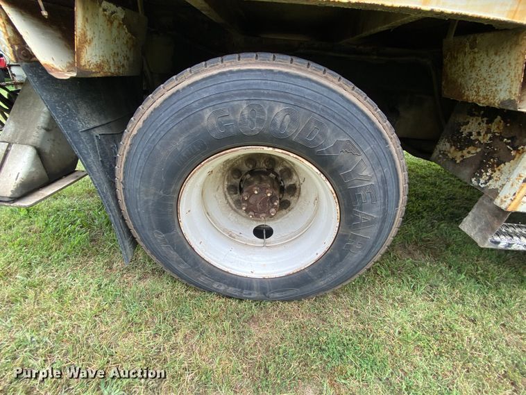 image for item HG9119 2001 International 4700  digger derrick truck