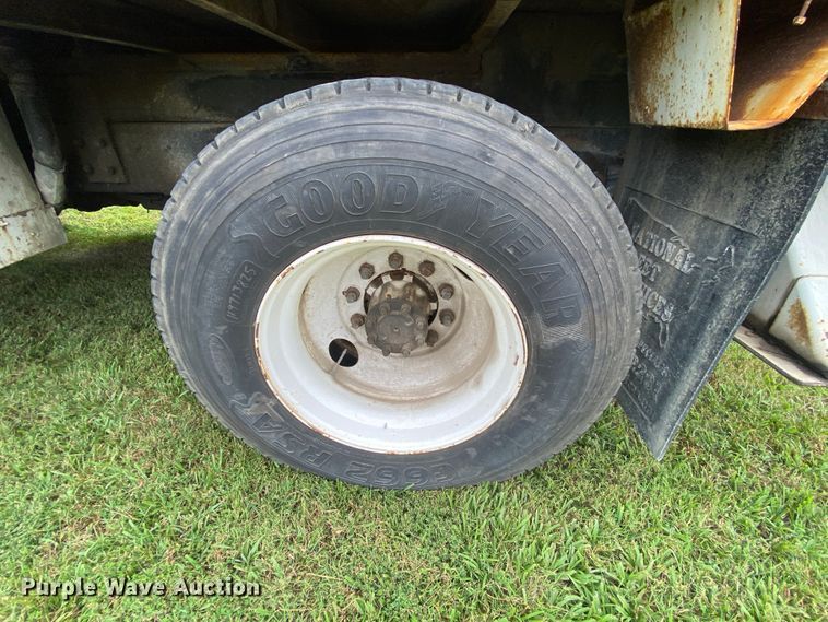 image for item HG9119 2001 International 4700  digger derrick truck