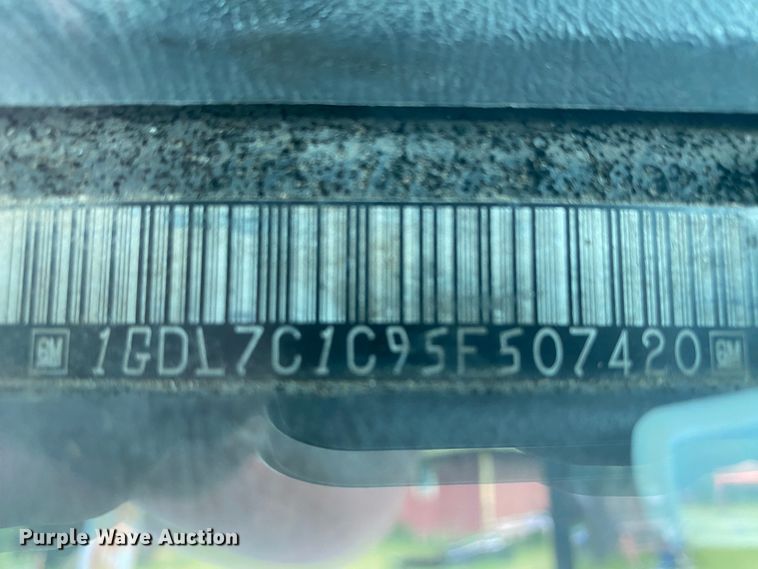 image for item HG9119 2001 International 4700  digger derrick truck