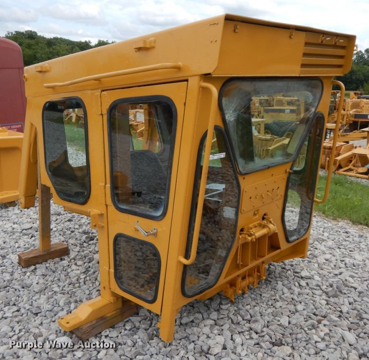 Caterpillar dozer cab in Kidder, MO | Item HJ9508 sold | Purple Wave