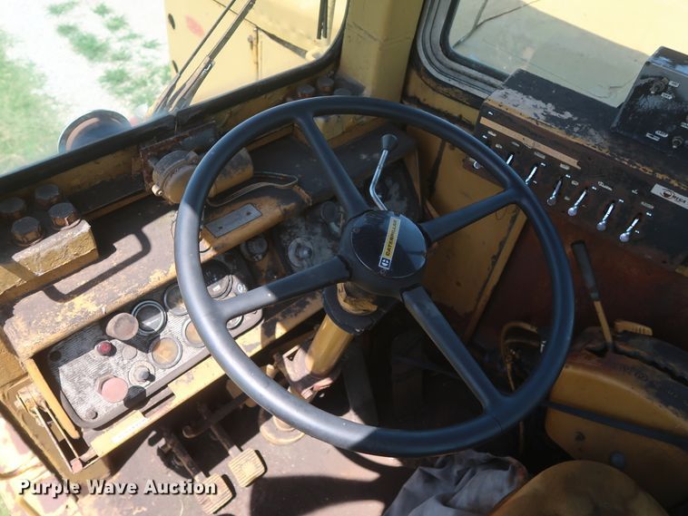 image for item HT9631 1977 Caterpillar 631D  water wagon