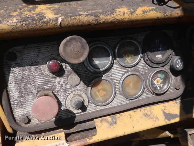 image for item HT9631 1977 Caterpillar 631D  water wagon