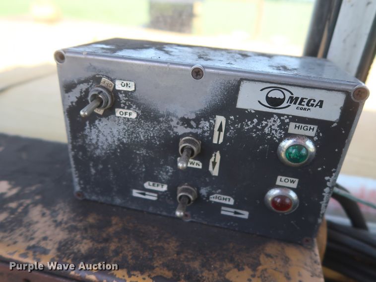 image for item HT9631 1977 Caterpillar 631D  water wagon