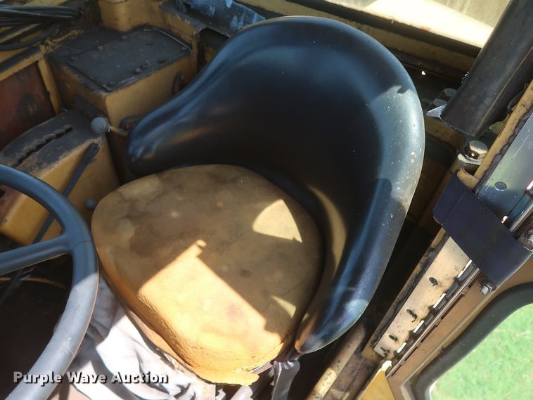 image for item HT9631 1977 Caterpillar 631D  water wagon