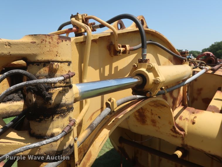 image for item HT9631 1977 Caterpillar 631D  water wagon
