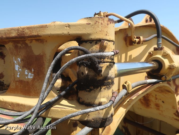 image for item HT9631 1977 Caterpillar 631D  water wagon