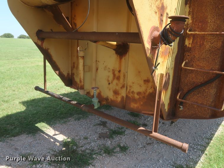 image for item HT9631 1977 Caterpillar 631D  water wagon