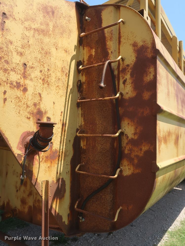 image for item HT9631 1977 Caterpillar 631D  water wagon