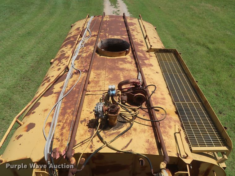 image for item HT9631 1977 Caterpillar 631D  water wagon