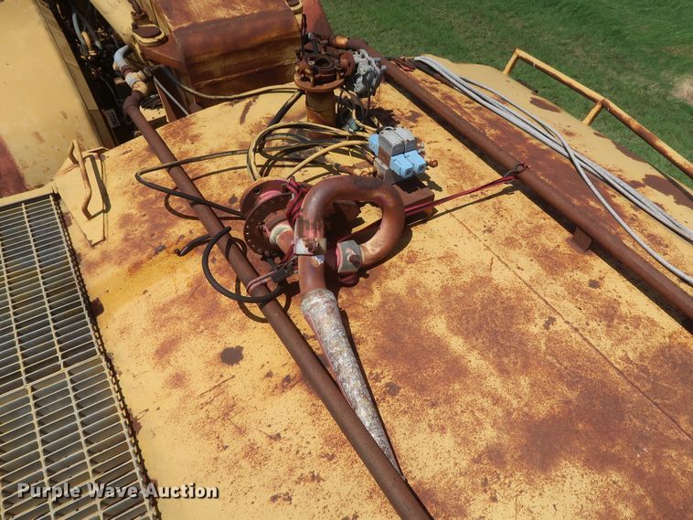 image for item HT9631 1977 Caterpillar 631D  water wagon