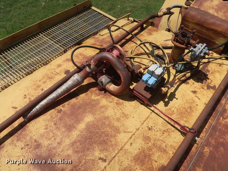 image for item HT9631 1977 Caterpillar 631D  water wagon