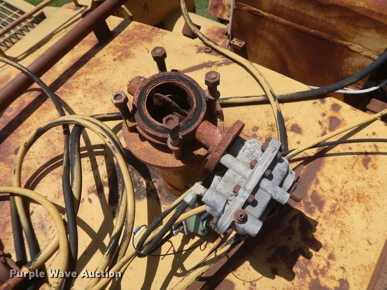 image for item HT9631 1977 Caterpillar 631D  water wagon