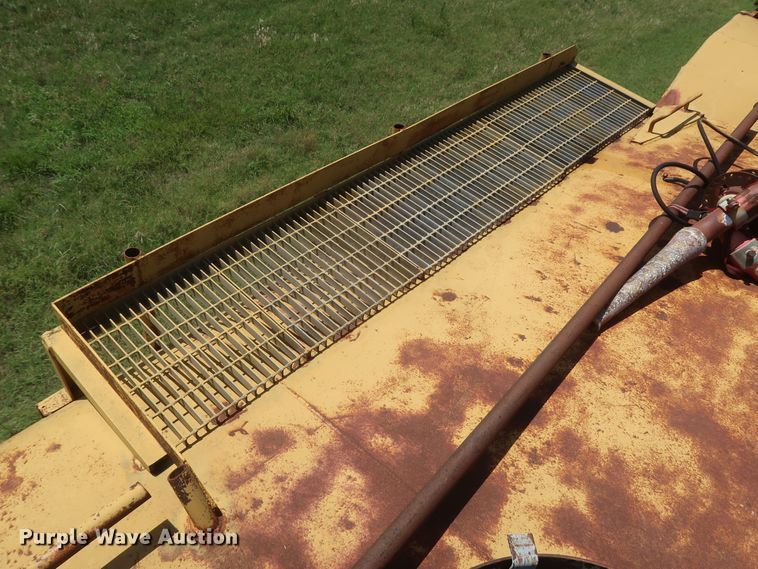 image for item HT9631 1977 Caterpillar 631D  water wagon