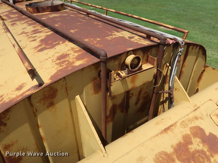 image for item HT9631 1977 Caterpillar 631D  water wagon