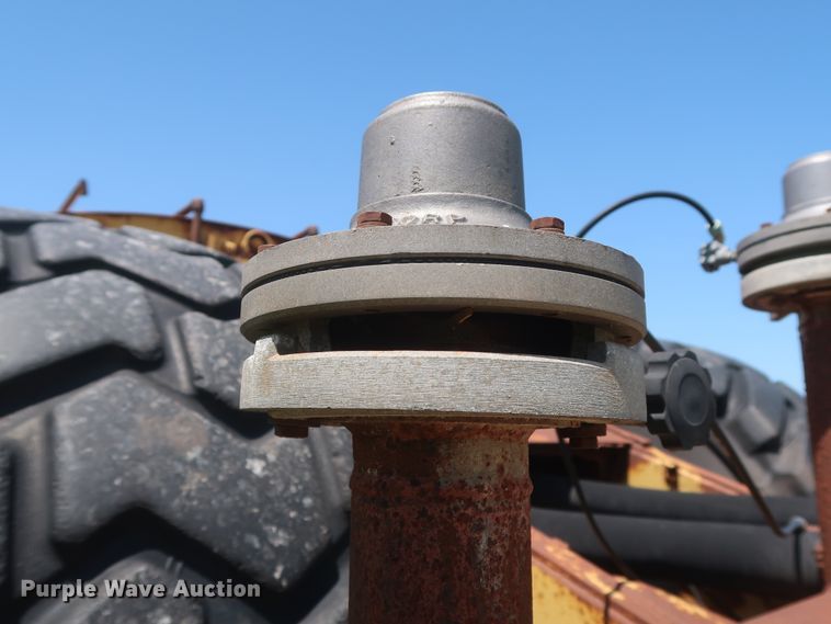 image for item HT9631 1977 Caterpillar 631D  water wagon