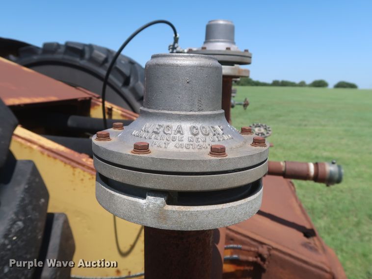 image for item HT9631 1977 Caterpillar 631D  water wagon