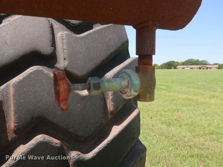 image for item HT9631 1977 Caterpillar 631D  water wagon