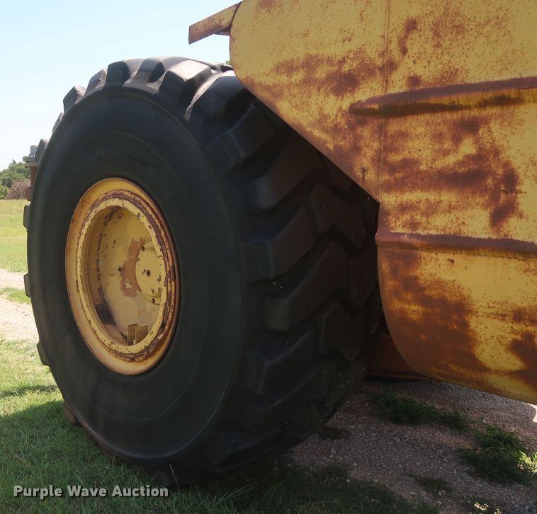 image for item HT9631 1977 Caterpillar 631D  water wagon